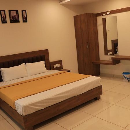 Hotel Viraj Residency Bhuj Extérieur photo
