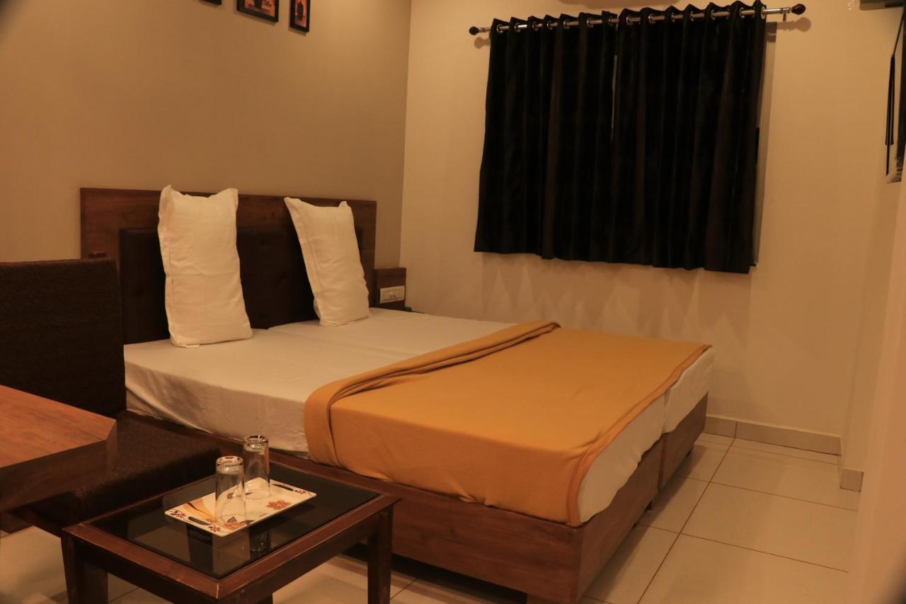Hotel Viraj Residency Bhuj Extérieur photo