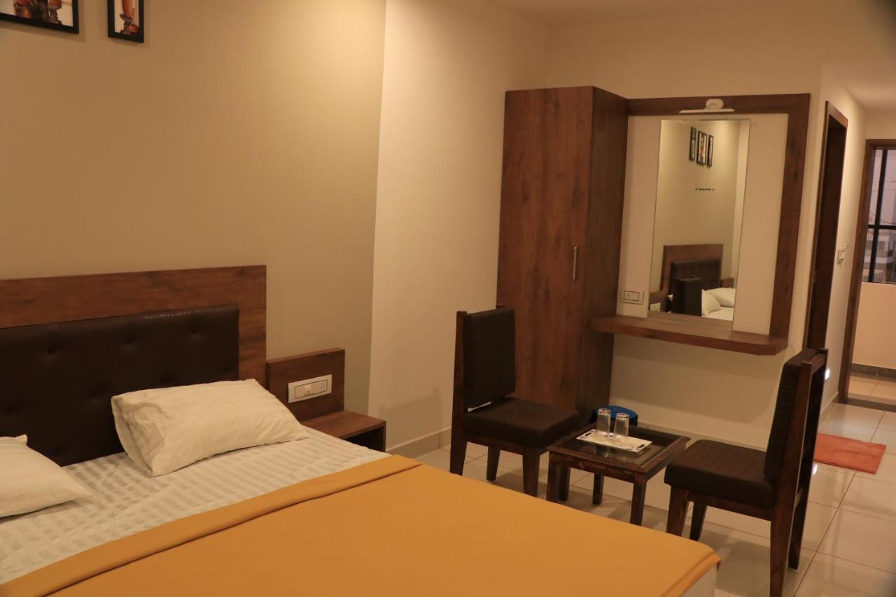 Hotel Viraj Residency Bhuj Extérieur photo