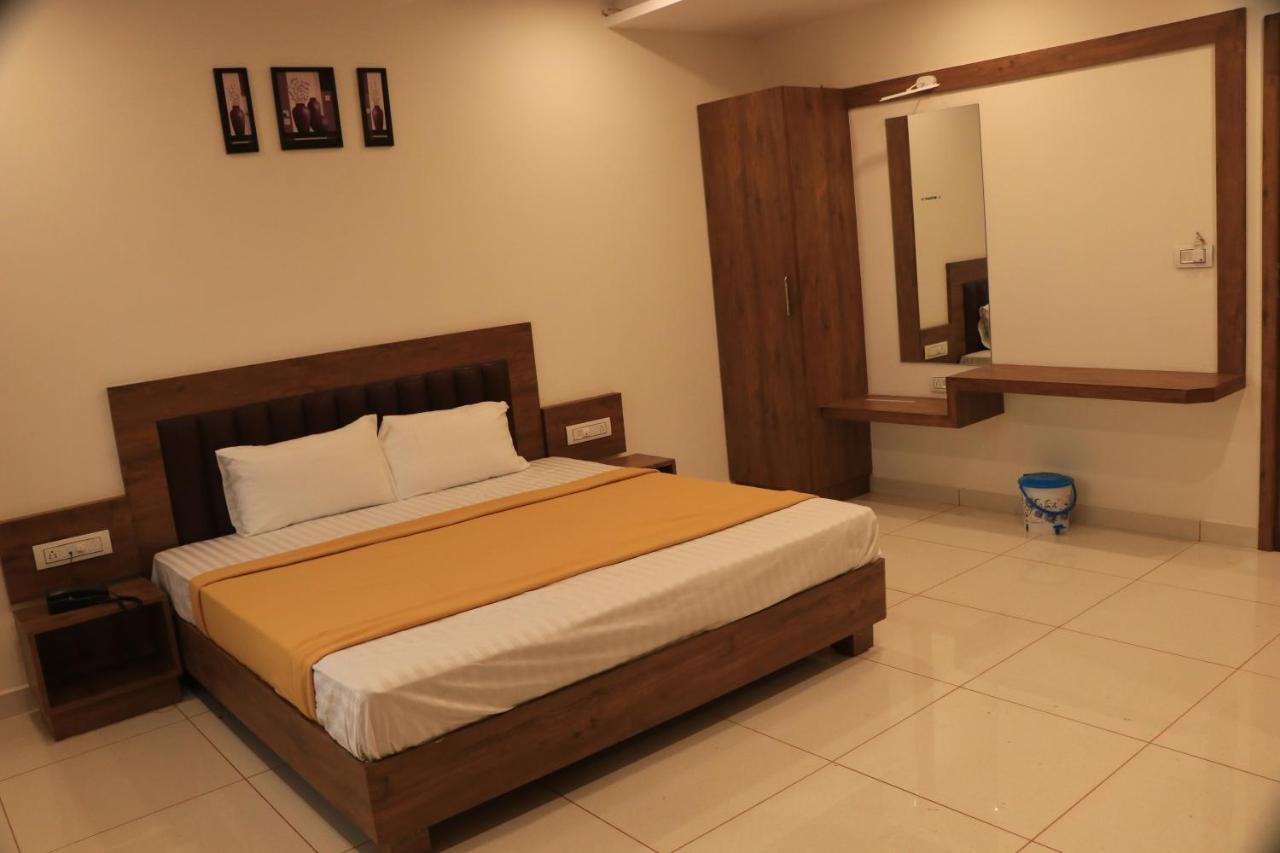 Hotel Viraj Residency Bhuj Extérieur photo