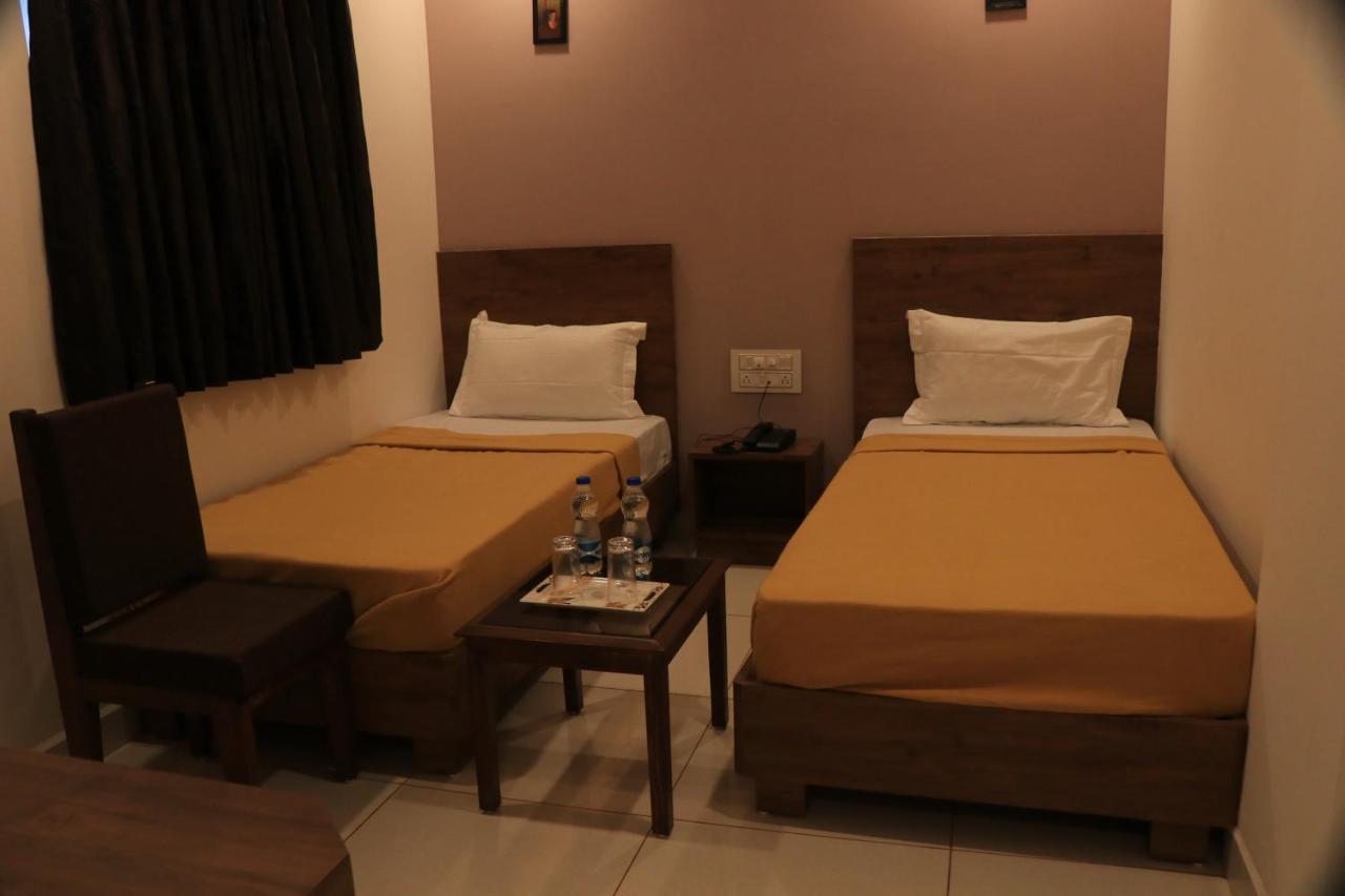 Hotel Viraj Residency Bhuj Extérieur photo