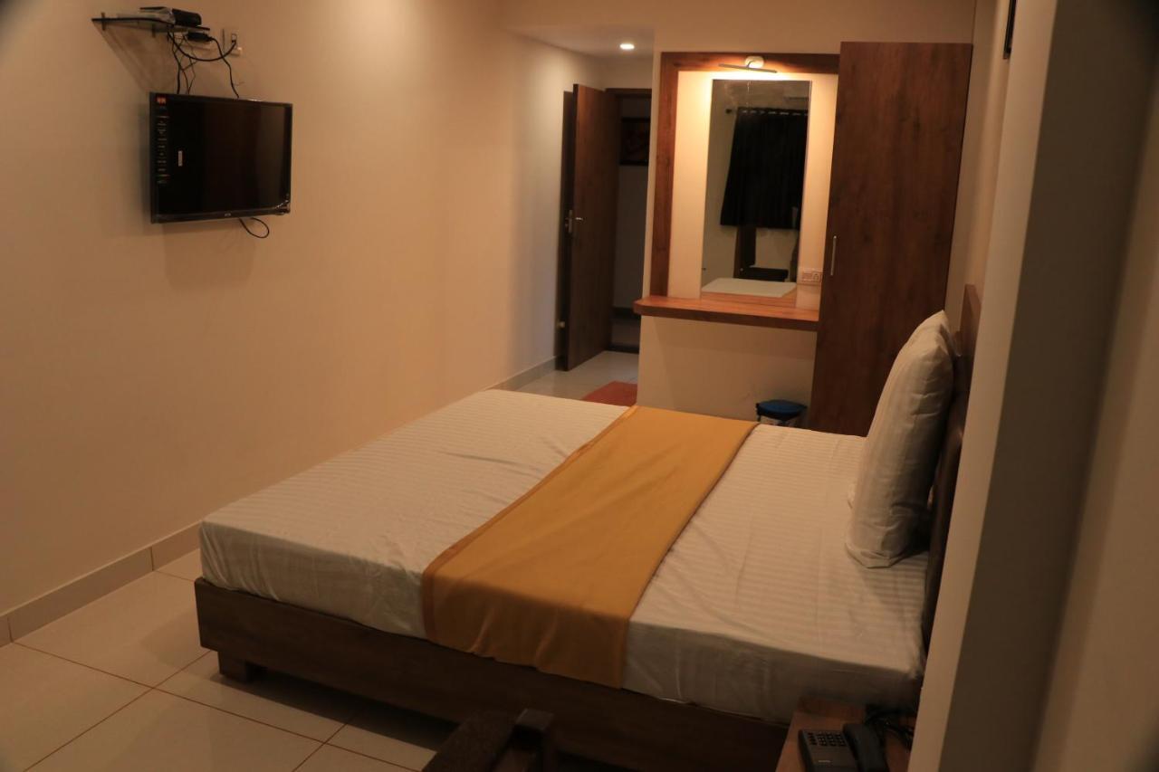 Hotel Viraj Residency Bhuj Extérieur photo