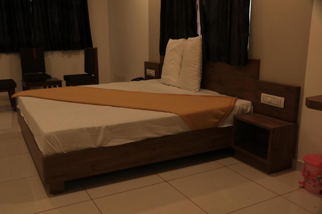 Hotel Viraj Residency Bhuj Extérieur photo