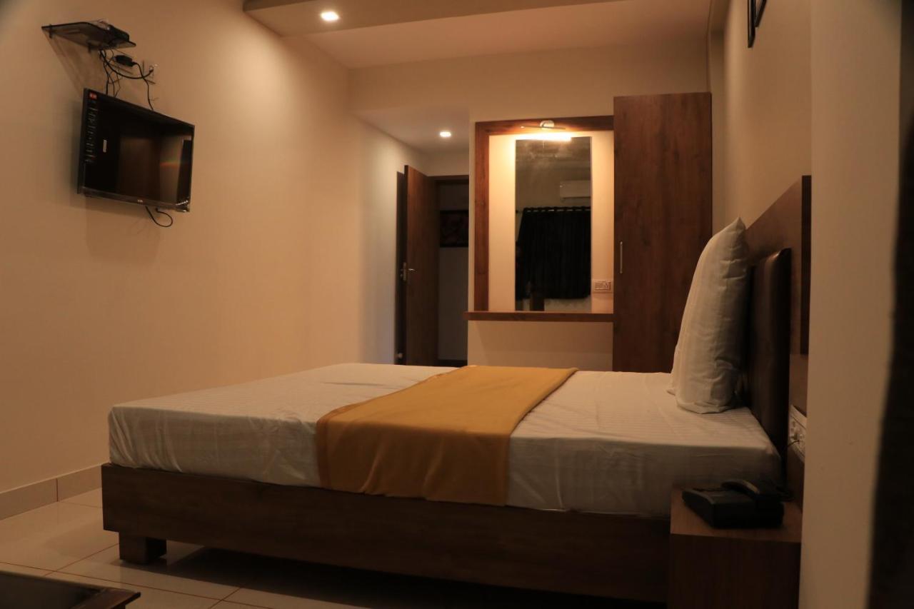 Hotel Viraj Residency Bhuj Extérieur photo