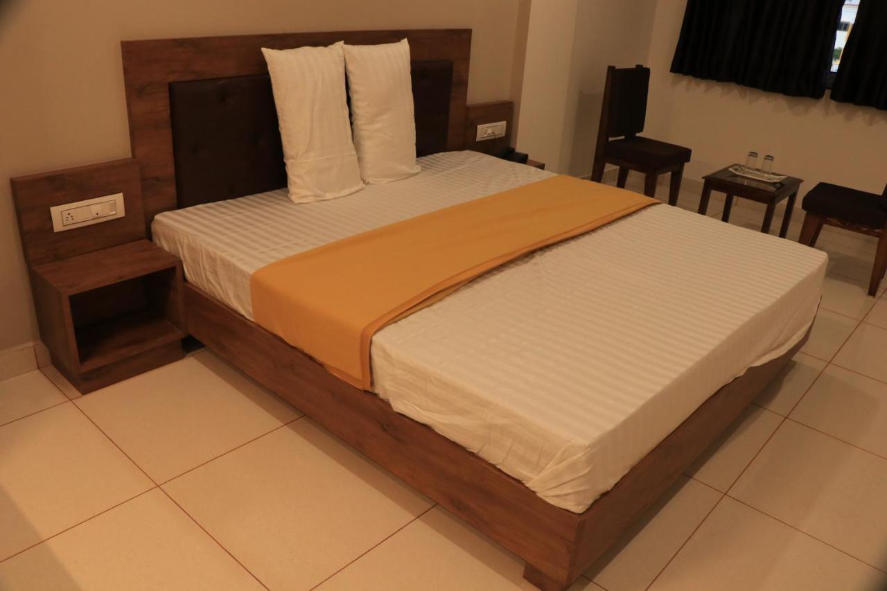 Hotel Viraj Residency Bhuj Extérieur photo