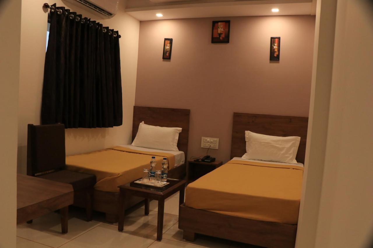 Hotel Viraj Residency Bhuj Extérieur photo