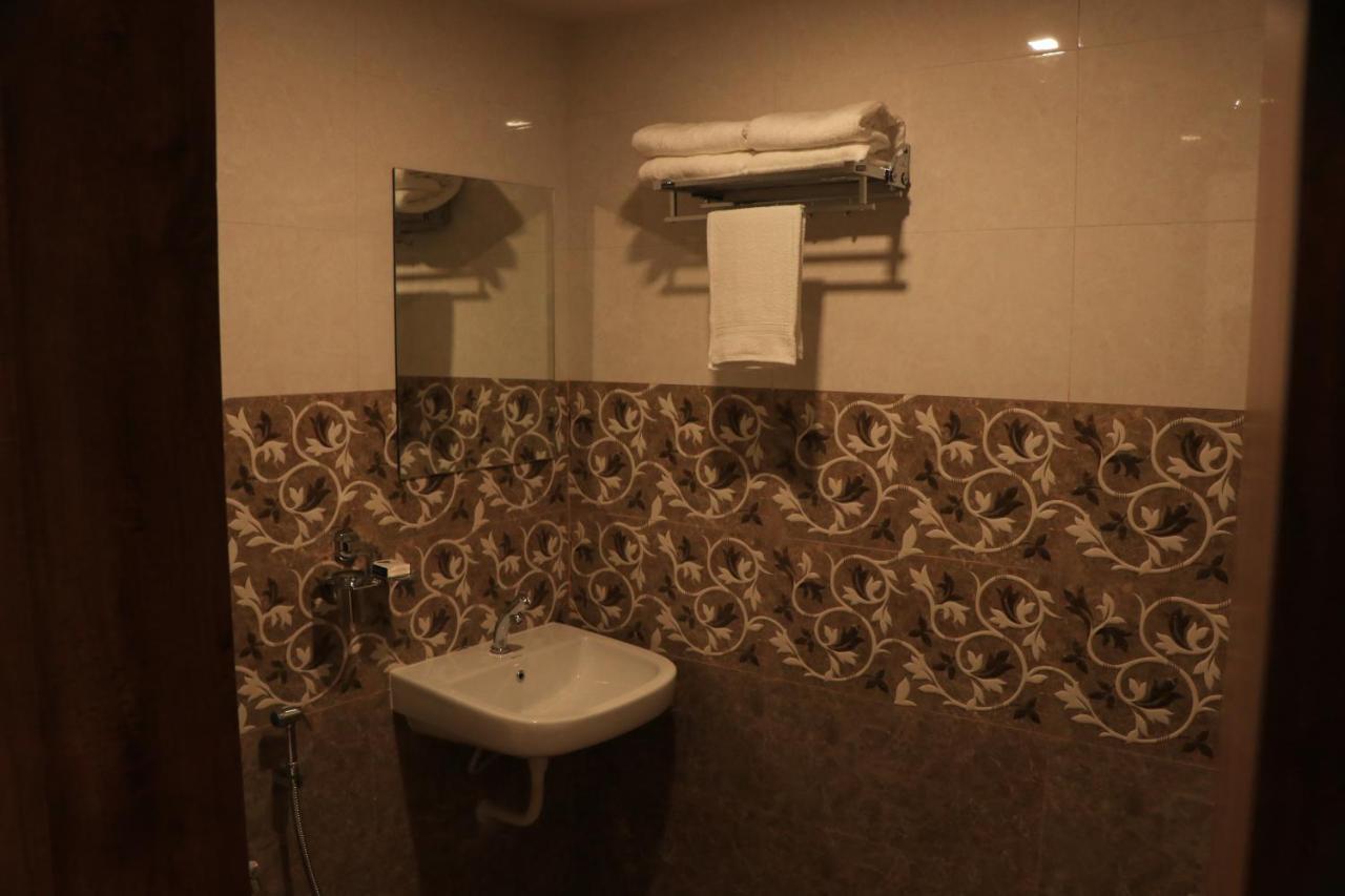 Hotel Viraj Residency Bhuj Extérieur photo