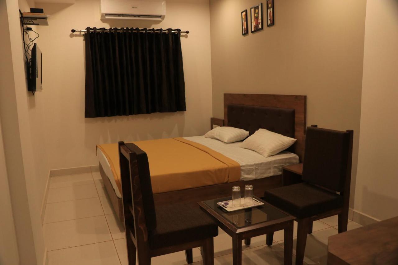 Hotel Viraj Residency Bhuj Extérieur photo